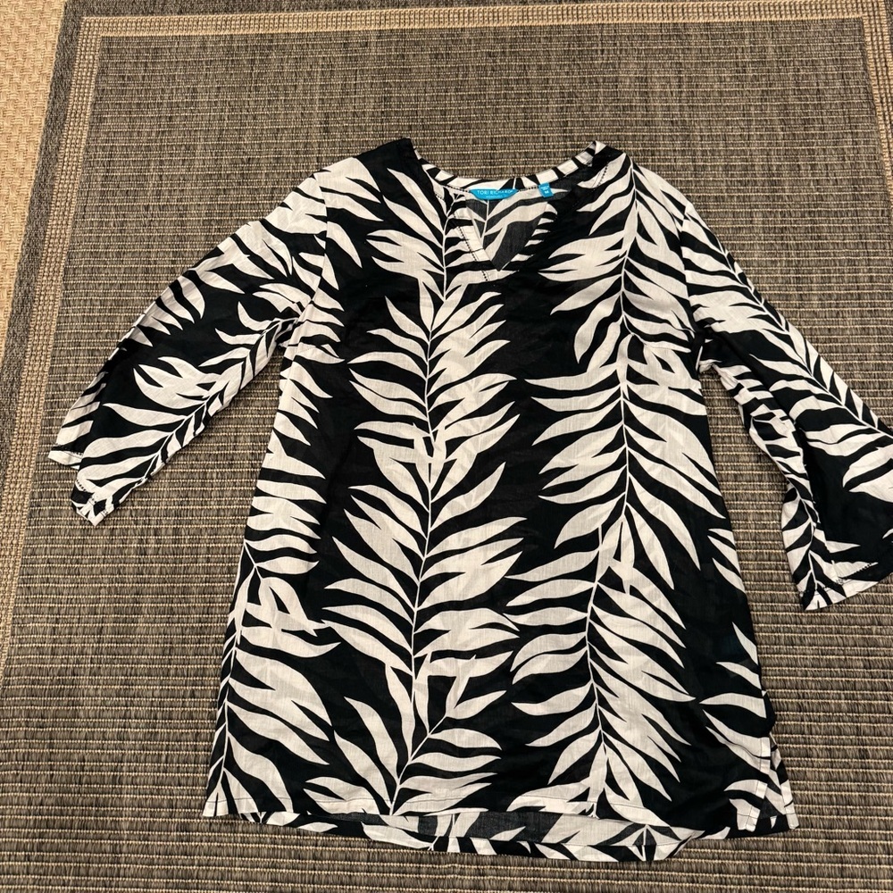 Tori Richard Black and White Leaf Print Swim Coverup